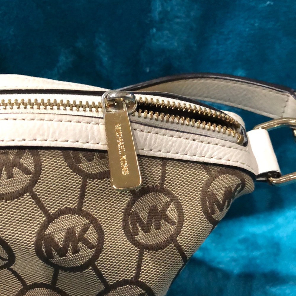 Michael Kors purse💯Authentic - Picture 2 of 8